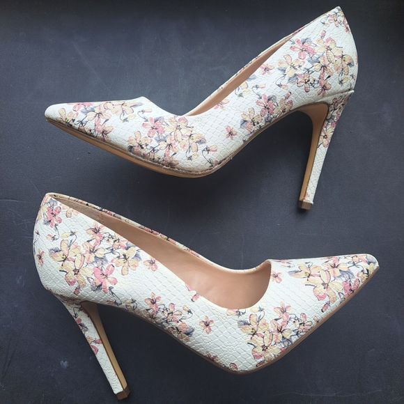 Call It Spring Womens 7.5 VEGAN Faux Pebbled Leather Floral Pointed Toe Heels - Picture 2 of 15